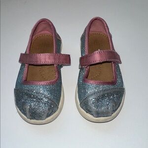 TOMS Glitter Mary Janes Size 6 little girls/ toddlers. Play & Party